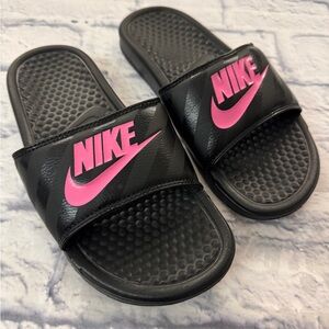 Nike slides ladies sz 6 black and pink soft and cushiony.